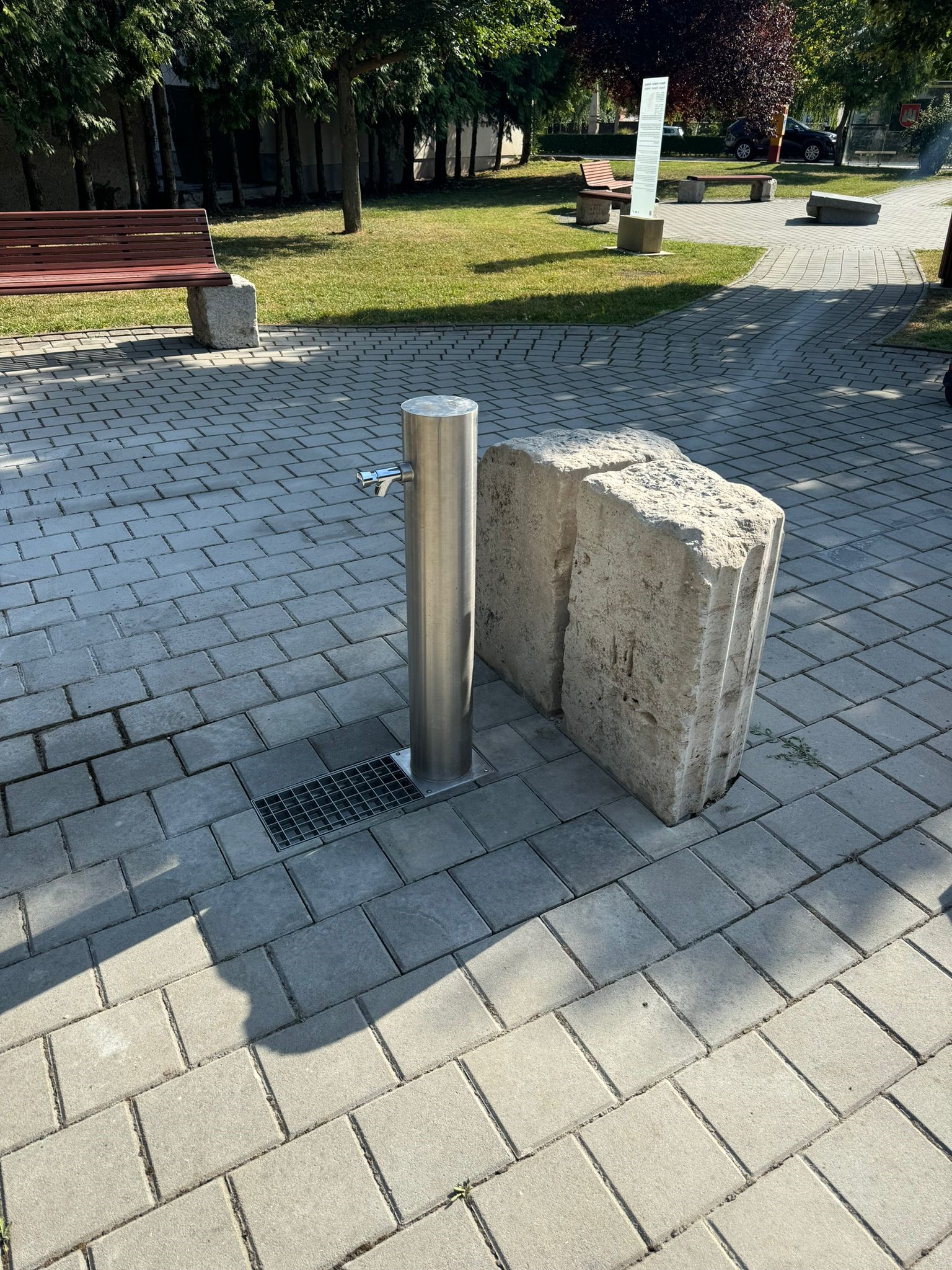 Nerezová pitná fontána